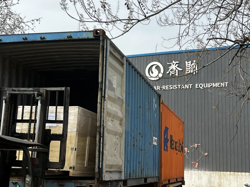 Shandong Qishuai Echipament rezistent la uzură | S-a finalizat producția și expedierea căptușelilor din oțel încorporate din cauciuc ceramic